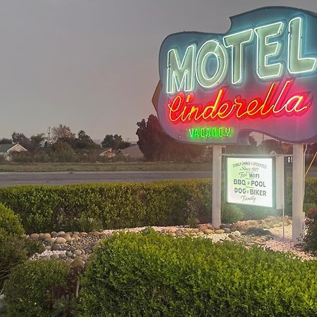 Cinderella Motel Hollister Esterno foto