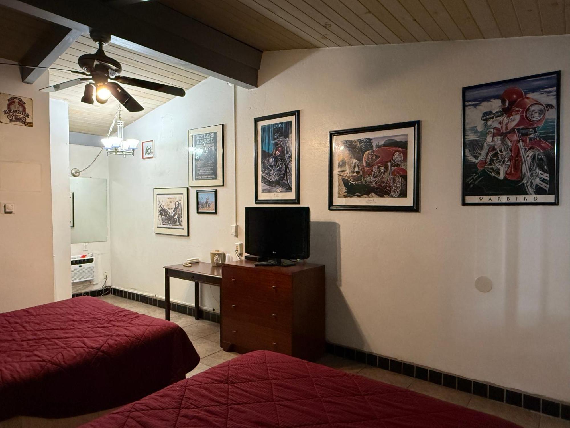 Cinderella Motel Hollister Esterno foto