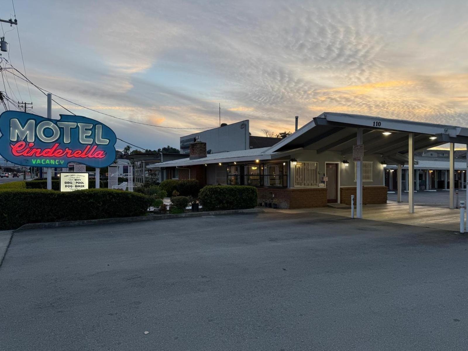 Cinderella Motel Hollister Esterno foto