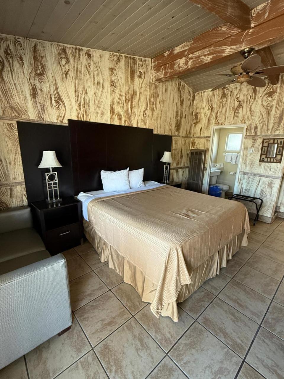 Cinderella Motel Hollister Esterno foto